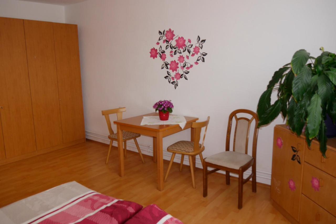 Gertis Blumenhof Privatzimmer, Ferienwohnung Гмюнд Екстер'єр фото